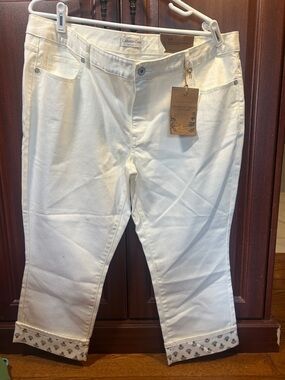 Coldwater Creek Cream Cropped Jeans with Printed Cuffs